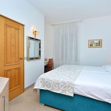 Hotel Adriana Σπλιτ Εξωτερικό φωτογραφία