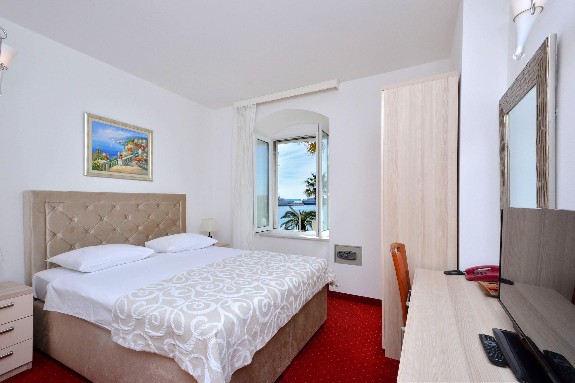 Hotel Adriana Σπλιτ Εξωτερικό φωτογραφία