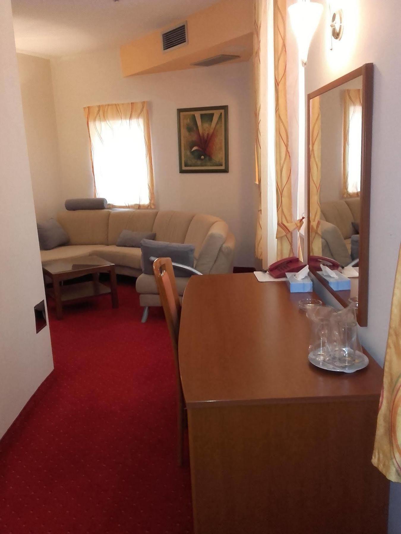 Hotel Adriana Σπλιτ Εξωτερικό φωτογραφία