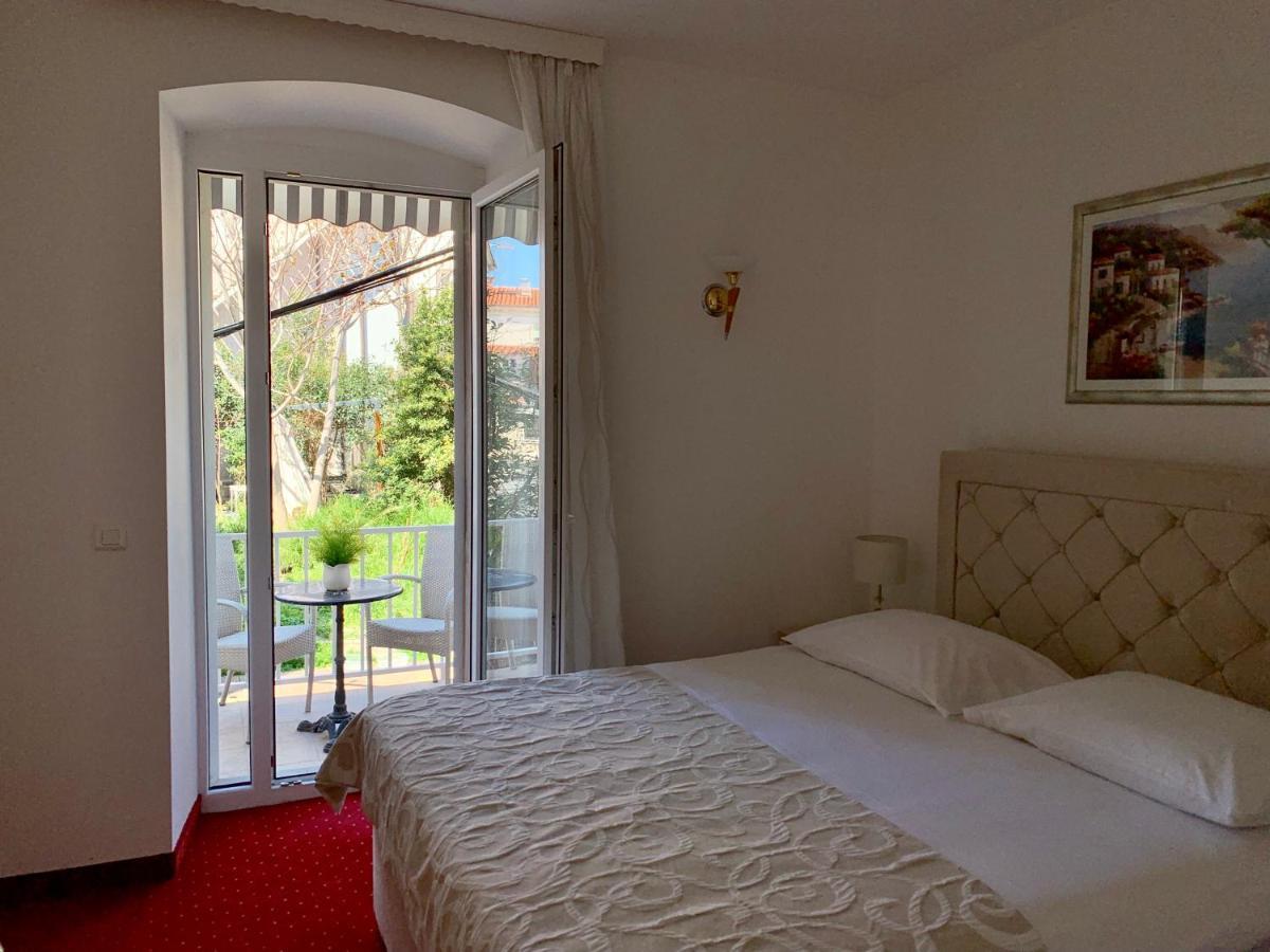 Hotel Adriana Σπλιτ Εξωτερικό φωτογραφία